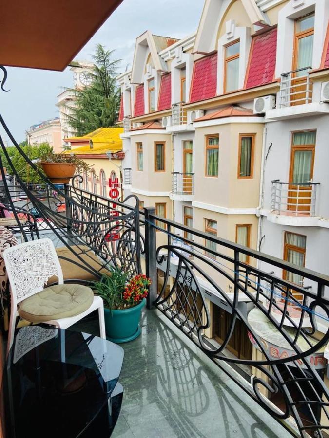 Apart Voyage Batumi Luaran gambar